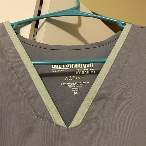 Active scrub top - Picture 2 of 2